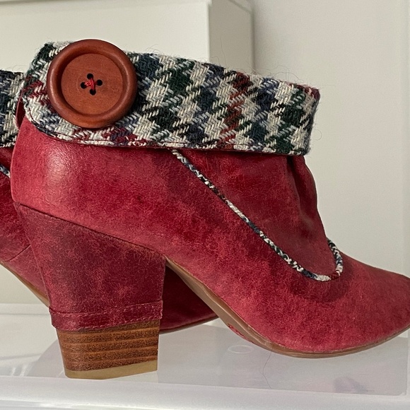 Red booties w/ tweed folded shaft - Picture 6 of 13